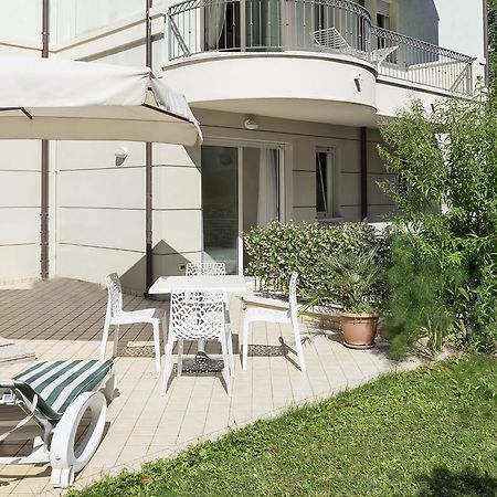 Residence Hamilton Riccione Bagian luar foto