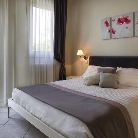 Residence Hamilton Riccione Bagian luar foto