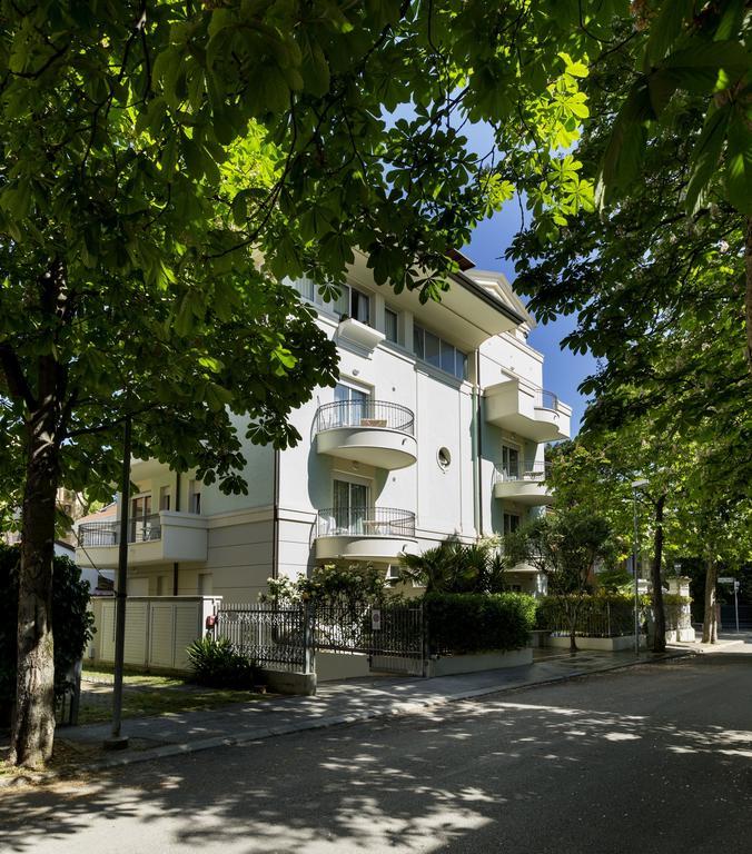 Residence Hamilton Riccione Bagian luar foto