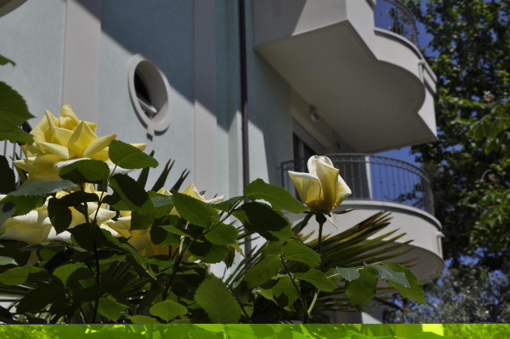Residence Hamilton Riccione Bagian luar foto