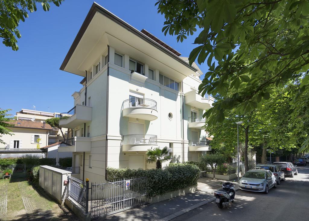 Residence Hamilton Riccione Bagian luar foto