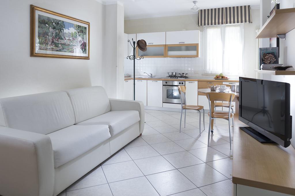 Residence Hamilton Riccione Bagian luar foto