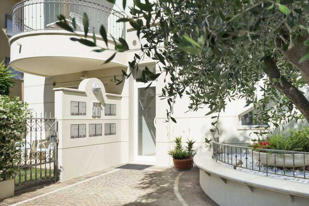 Residence Hamilton Riccione Bagian luar foto
