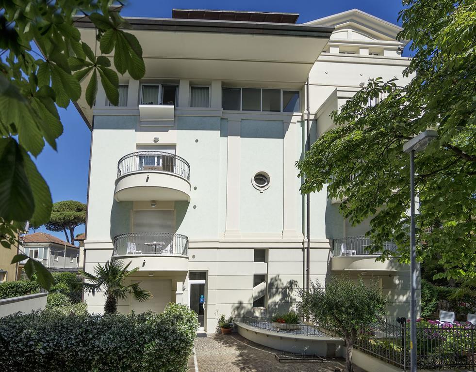 Residence Hamilton Riccione Bagian luar foto