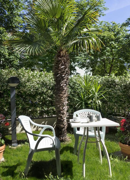 Residence Hamilton Riccione Bagian luar foto