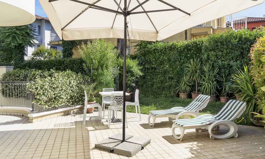 Residence Hamilton Riccione Bagian luar foto