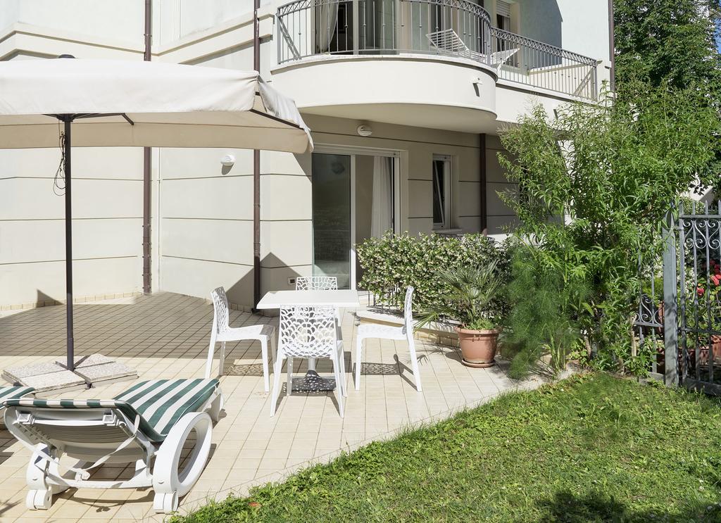 Residence Hamilton Riccione Bagian luar foto