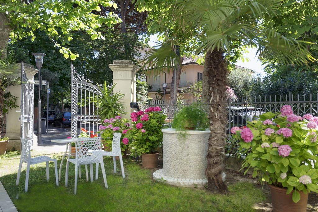Residence Hamilton Riccione Bagian luar foto