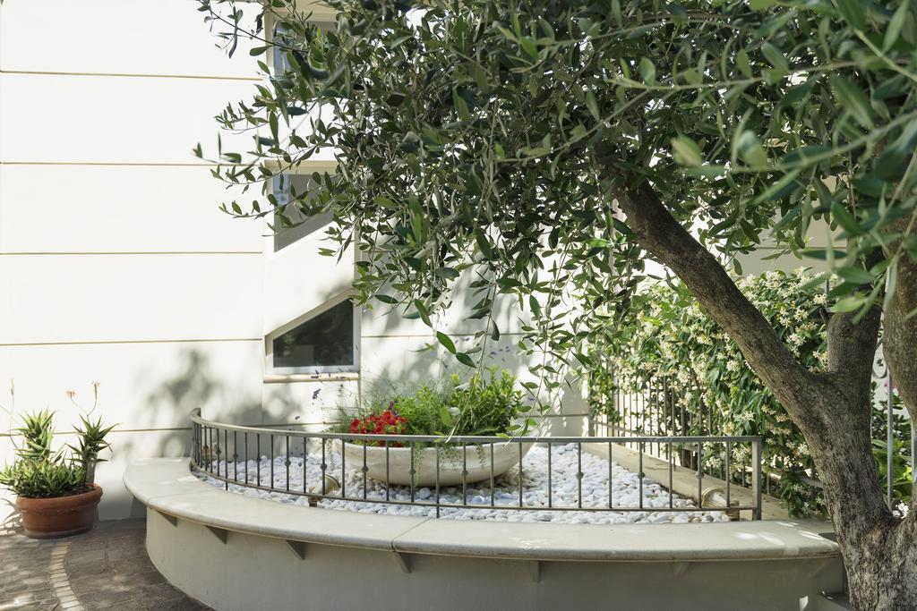 Residence Hamilton Riccione Bagian luar foto
