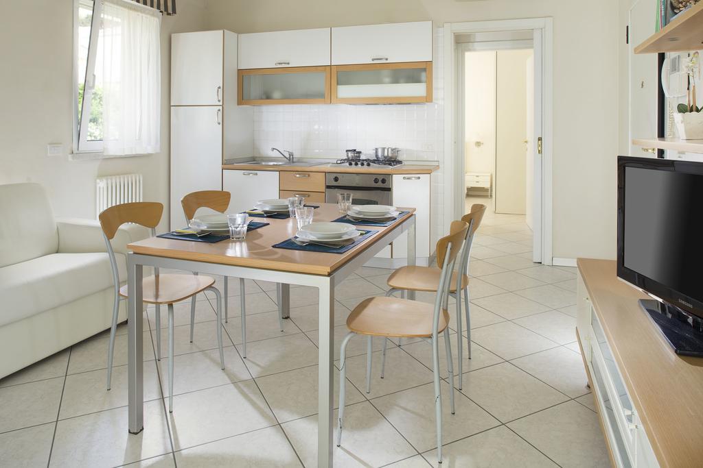 Residence Hamilton Riccione Bagian luar foto